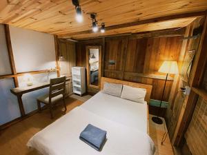 Postel nebo postele na pokoji v ubytování Di House Đà Lạt