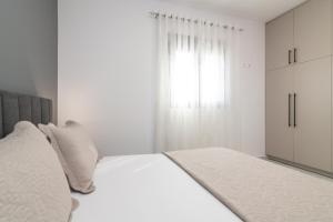 Postel nebo postele na pokoji v ubytování Sonny 2 Bedroom House