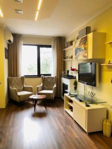 TV a/nebo společenská místnost v ubytování Апартамент Веирас