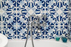 a blue and white bathroom with a tub at B&b Isabel in Salerno