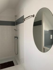 a bathroom with a mirror and a shower at Charmant appartement à l'entrée de Sauzon in Sauzon