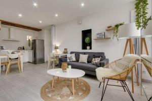 Dapur atau dapur kecil di Palm house Sauna city center ideal Insead
