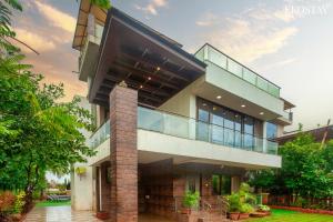 a modern house with a large balcony at EKOSTAY Gold - Iris Villa in Lonavala