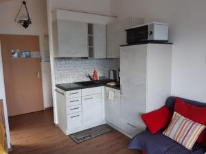 Cucina o angolo cottura di Elfe Apartments Studio for 2 adults, balcony with lake and mountain view