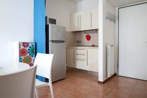 a kitchen with a refrigerator and a table and chairs at Saporedilago in Peschiera del Garda