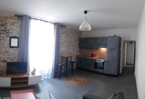 Η κουζίνα ή μικρή κουζίνα στο Logement cosy