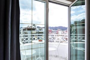 Nespecifikovaný výhled na hory nebo výhled na hory při pohledu z hotelu