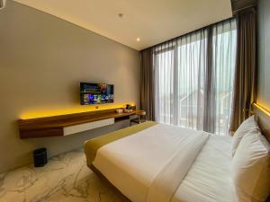 TV i/ili multimedijalni sistem u objektu Facade Hotel by Azana