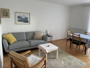 a living room with a couch and a table at Stadtwohnung Villach Lind in Villach