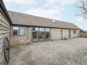 - Vistas al exterior de una casa con ventanas grandes en Meadow Barn, en Leominster