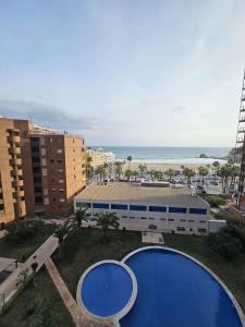 Výhled na bazén z ubytování Frente al Mar Cala de Finestrat. nebo okolí