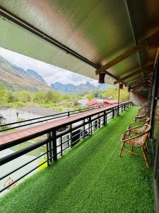 a train balcony with chairs and a view of the mountains at Du Gia Village Homestay-Lana in Làng Cac
