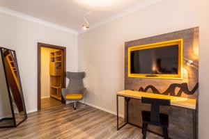TV a/nebo společenská místnost v ubytování Hotel Westbahn + 31 fotografií