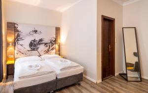 Postel nebo postele na pokoji v ubytování Hotel Westbahn