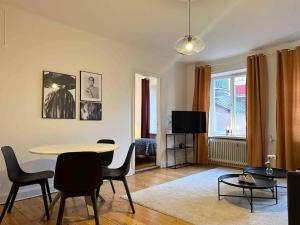 a living room with a table and chairs at Stay Inn Apartment Rörstrandsgatan in Stockholm