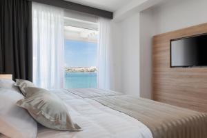 Voodi või voodid majutusasutuse Kaneo beach hotel Novalja toas