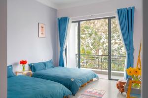 Postel nebo postele na pokoji v ubytování Kim Little Hotel Dalat