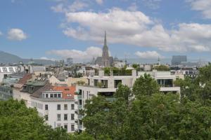 a view of a city with a cathedral in the background at Pakat Residences in Vienna