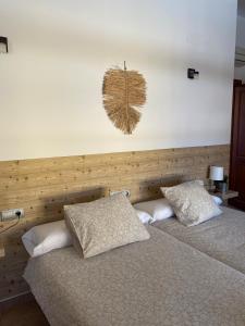 Postel nebo postele na pokoji v ubytování Hostal Espai Mediterrani