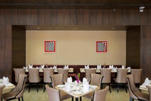 Imagen de la galería de Golden Suites Gurgaon Inde Hotels, en Gurgaon