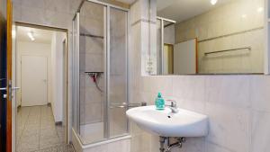 a bathroom with a sink and a shower at strandnahe FeWo mit Schwimmbad im Haus, a cappella 68,Binz in Binz