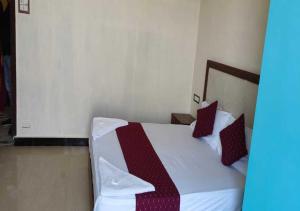 Postel nebo postele na pokoji v ubytování Hotel Blue Sky Residency