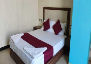 Postel nebo postele na pokoji v ubytování Hotel Blue Sky Residency