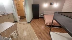 Koupelna v ubytování Apartamenti Plieņciemā 4 cilvēkiem, pirmā stāvā + 22 fotografií