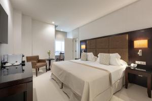 Postel nebo postele na pokoji v ubytování Hotel Saray + 37 fotografií