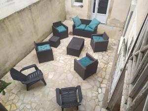 an aerial view of a patio with couches and chairs at Maison de ville très lumineuse in Civray