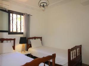 Кровать или кровати в номере MARCOGDUR - Appartement pour 4 personnes à 100m de la plage situé aux Marines de Cogolin