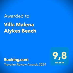 Villa Malena Volos Alykes Beach في Dhimínion: علامة زرقاء مع الكلمات الممنوحة لفيلا مالينا تتنازل عن الشاطئ