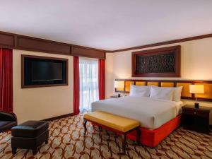 Postel nebo postele na pokoji v ubytování Mövenpick Hotel & Residences Nairobi