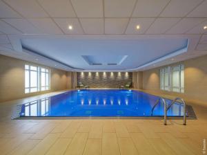 a large swimming pool in a hotel room at Dorint Hotel Bonn in Bonn