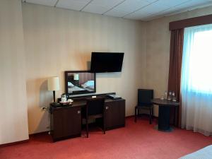 a hotel room with a desk and a mirror at Hotel Pik in Mikołów
