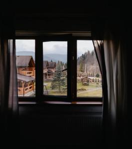 an open window with a view of a yard at Vila Mila in Mykulychyn +29 photos