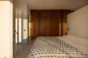 Postel nebo postele na pokoji v ubytování Emma's Cottage - Sea View with Jacuzzi