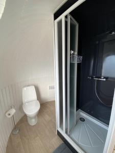 Vannituba majutusasutuses Jam First - Lydcott Glamping, Cornish Sea Views