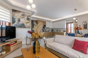 Køkken eller tekøkken på Luxury Four Season Villa by the sea