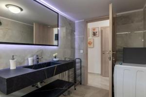 Køkken eller tekøkken på Luxury Four Season Villa by the sea + 20 billeder