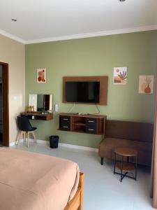 Μια τηλεόραση ή/και κέντρο ψυχαγωγίας στο Melza room no.3 +5 φωτογραφίες