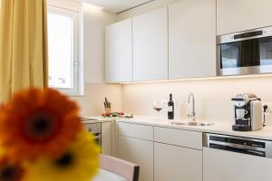 Kuchyňa alebo kuchynka v ubytovaní Vienna Grand Apartments DANUBE