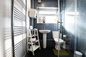 a small bathroom with a sink and a toilet at A cosy 2 bed flat in Swindon in Swindon