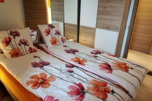 Katil atau katil-katil dalam bilik di Logement Premium à Salins