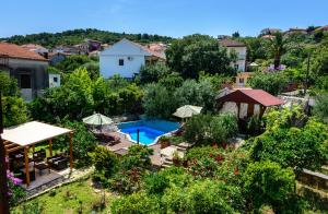 an aerial view of a garden with a swimming pool at Vila Donna Apartments in Trogir