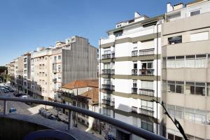 ポルトにあるThe Plaza Boavistaの建物のバルコニーからの眺め
