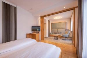 Telewizja i/lub zestaw kina domowego w obiekcie Familien- & Vitalhotel Auenhof