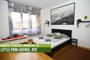 A bed or beds in a room at Little Americas Metropolitan Apartments Még 37 kép