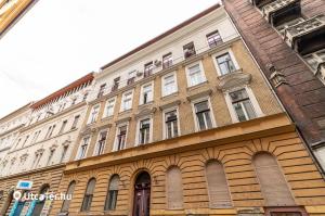 Budova, v ktorej sa apartmán nachádza