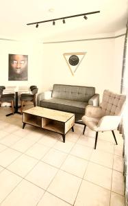 Un lugar para sentarse en GO to apartments in Leonardo